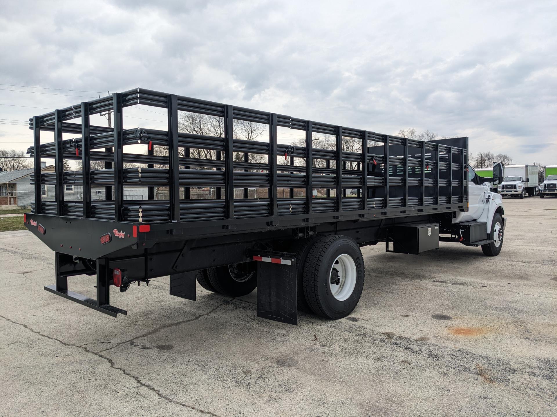 2025 Ford F-750 Regular Cab DRW 4x2, Stake Bed for sale #1731458 - photo 4