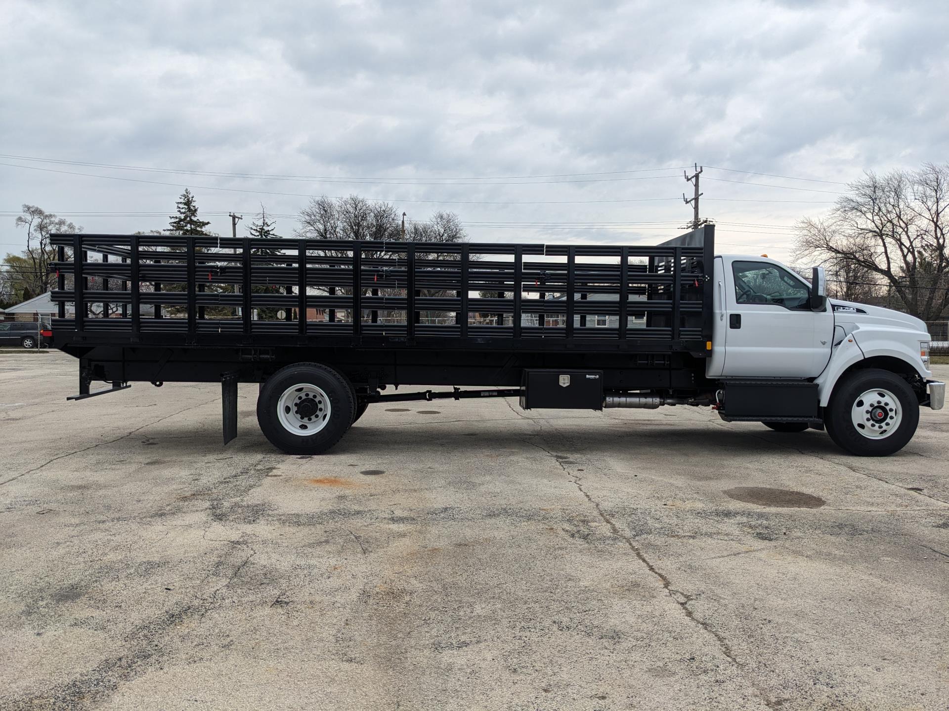 2025 Ford F-750 Regular Cab DRW 4x2, Stake Bed for sale #1731458 - photo 6