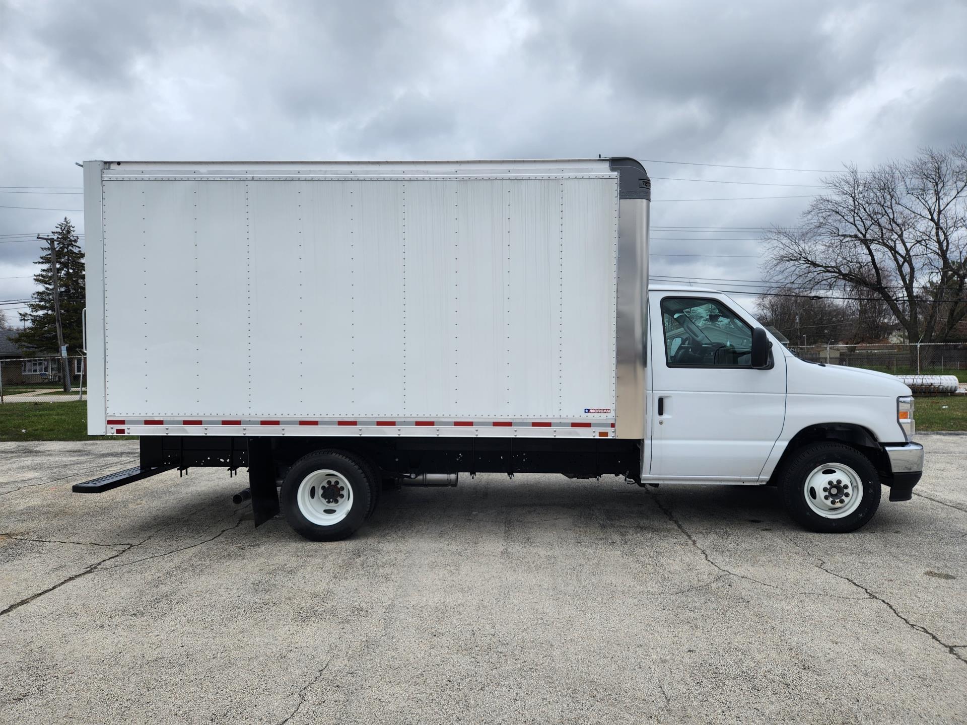 2024 Ford E-350 RWD, Box Truck for sale #1704920 - photo 5