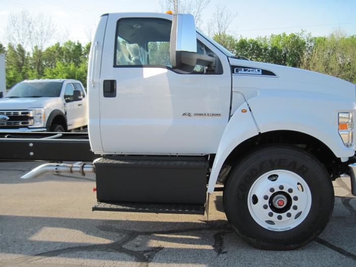 2025 Ford F-750-7