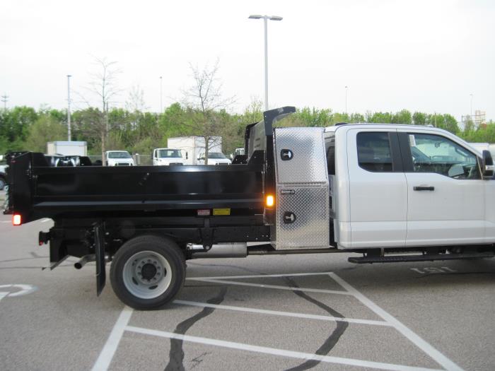 2023 Ford F-550-9