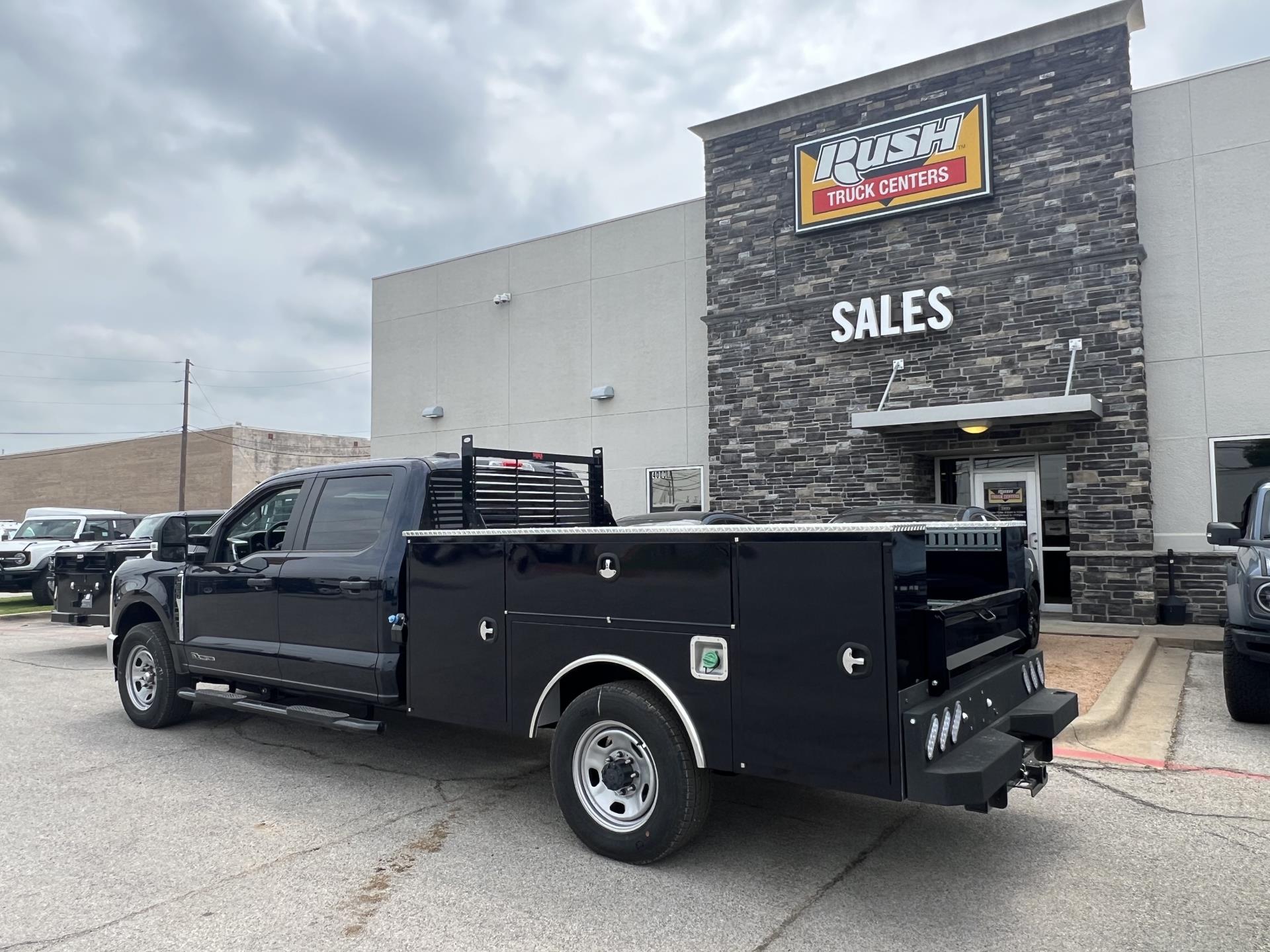 2023 Ford F-350 Crew Cab SRW 4x2, Service Truck for sale #1652057 - photo 2