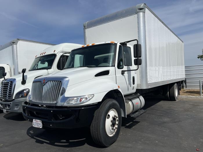 2018 International 4300-4X2-3