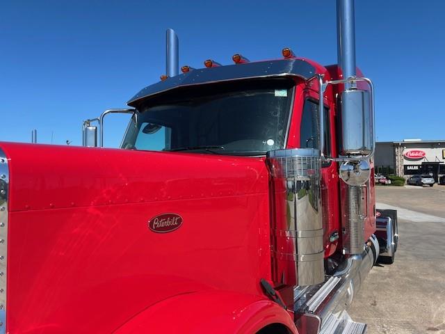 2025 Peterbilt 589-12