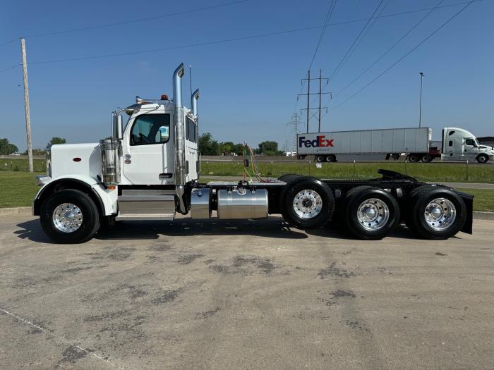 2025 Peterbilt 589-2