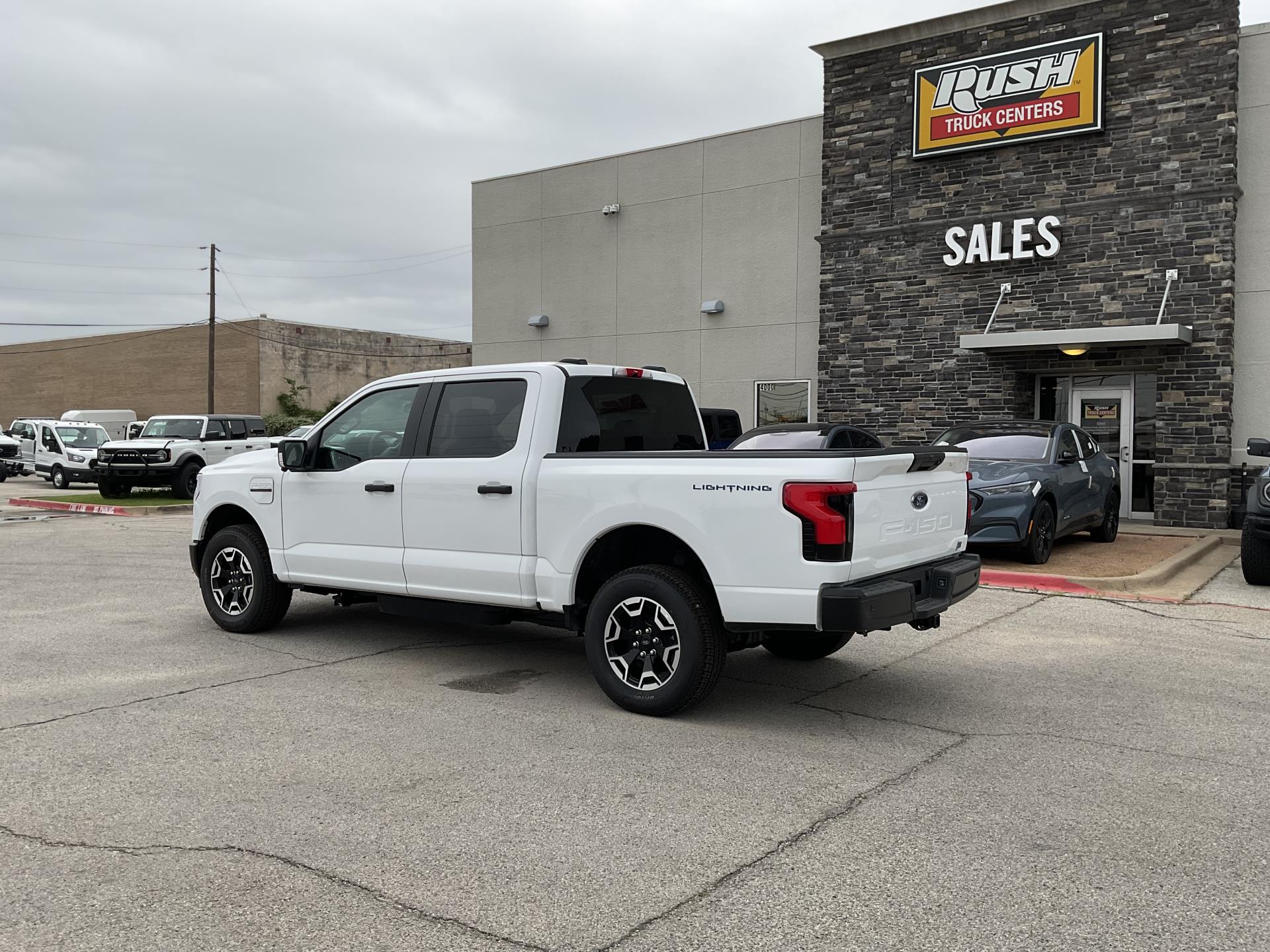 New 2023 Ford F-150 Lightning SuperCrew Cab 4x4, Pickup for sale #1669226 - photo 2