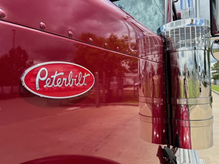 2025 Peterbilt 589-10