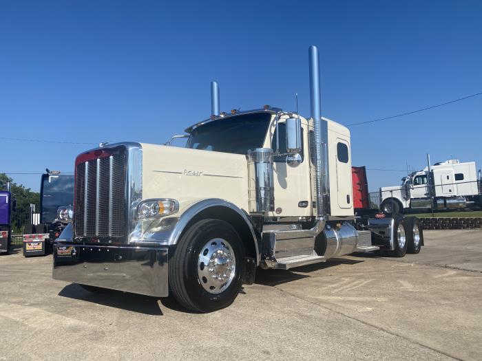 2025 Peterbilt 589-2