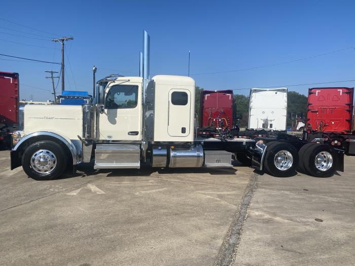 2025 Peterbilt 589-4