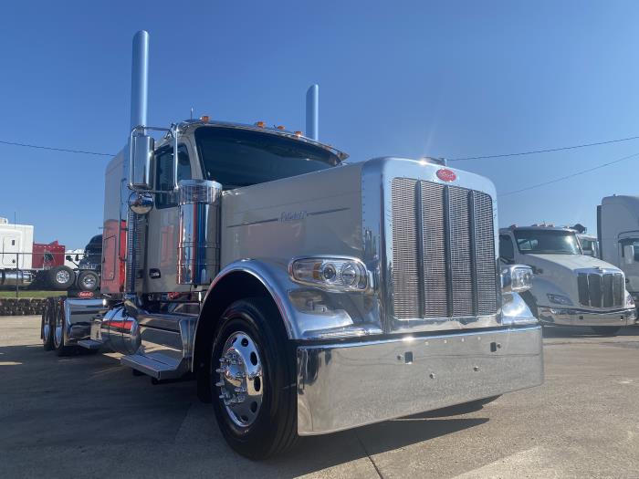 2025 Peterbilt 589-13