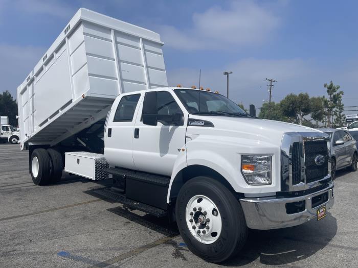 2025 Ford F-650-31