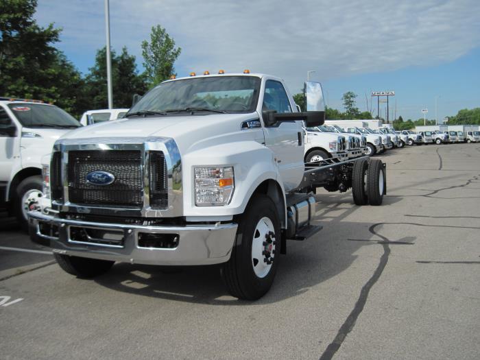 2025 Ford F-750-4