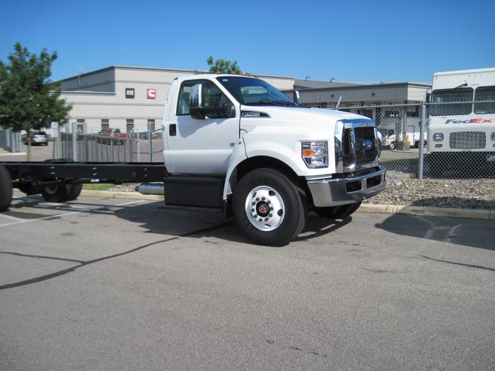 2025 Ford F-750-1