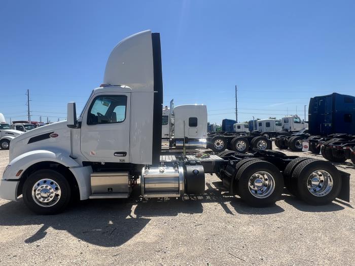 2025 Peterbilt 579-4