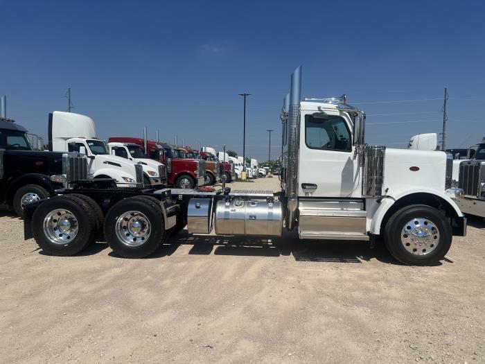 2025 Peterbilt 589-4