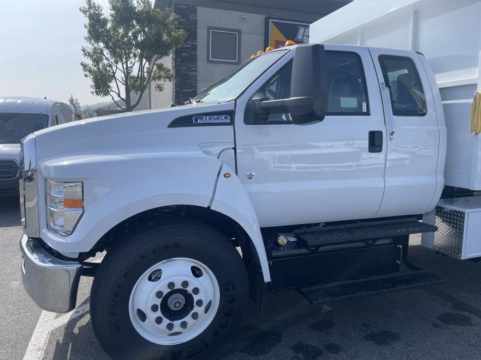 2025 Ford F-650-17