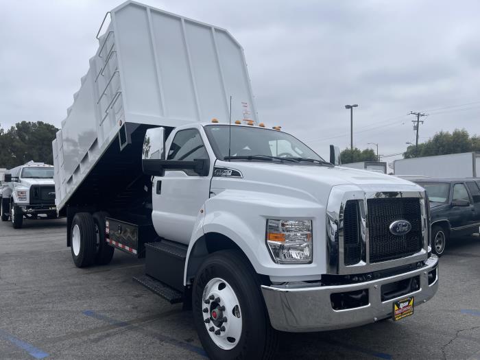 2025 Ford F-750-29