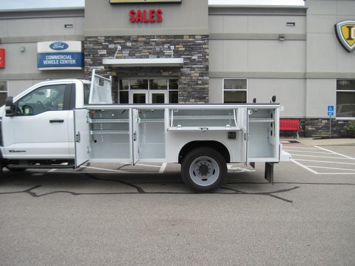 2024 Ford F-550-2