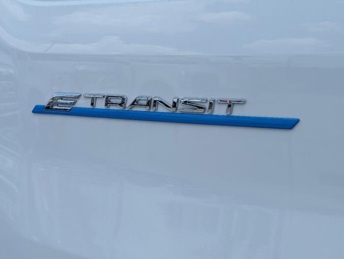 2023 Ford E-Transit-21
