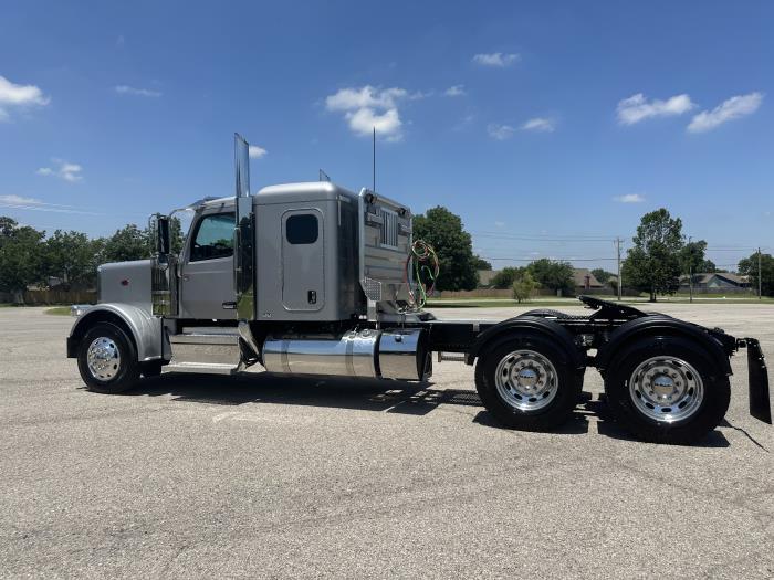 2025 Peterbilt 589-3