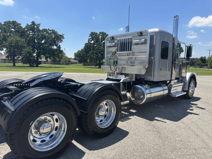 2025 Peterbilt 589-5