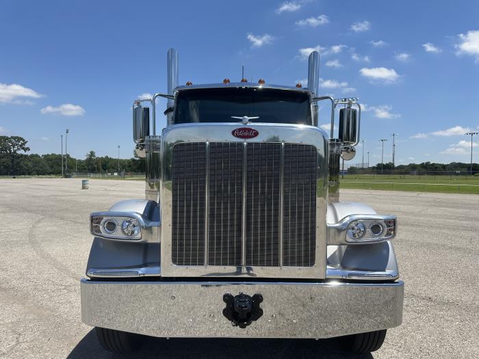 2025 Peterbilt 589-11