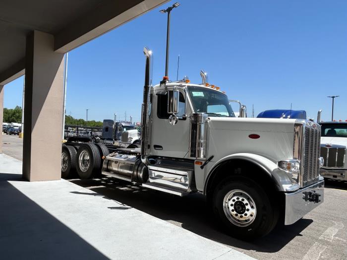 2025 Peterbilt 589-4