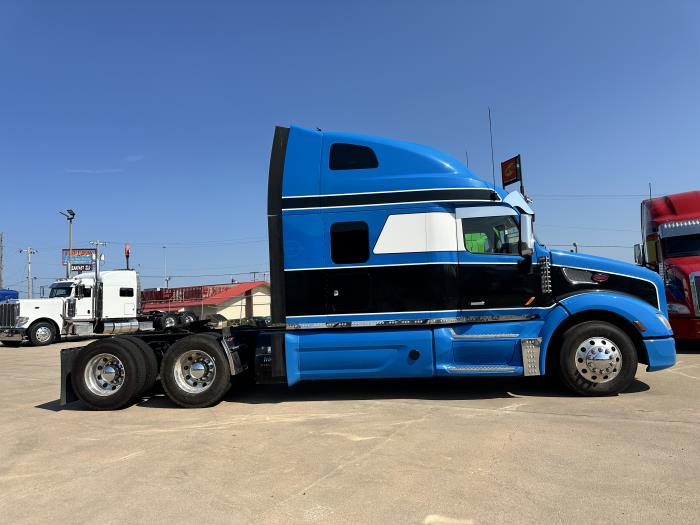 2020 Peterbilt 579-8