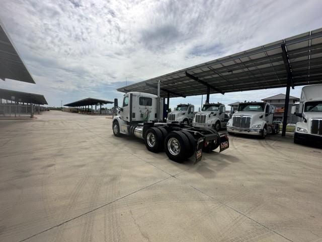 2017 Peterbilt 579-4