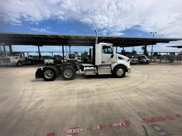 2017 Peterbilt 579-7