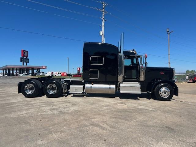 2024 Peterbilt 389-8