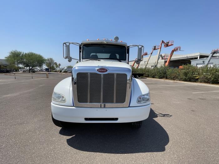 2016 Peterbilt 348-4