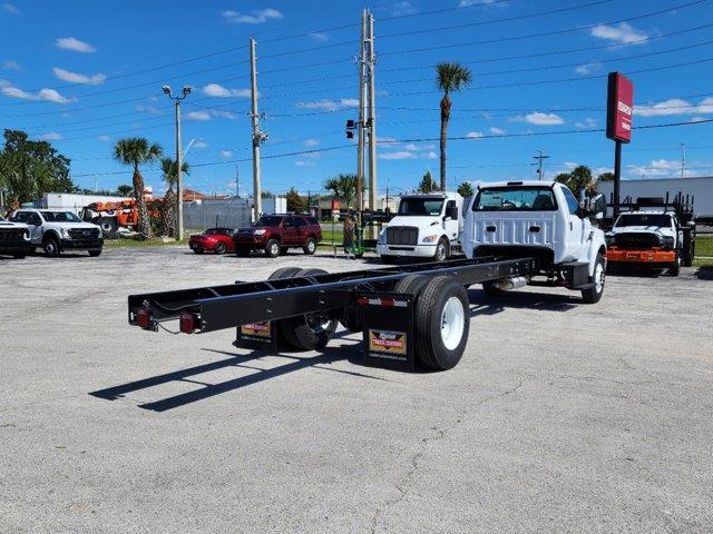 2025 Ford F-750-4