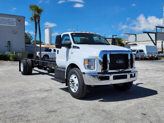 2025 Ford F-750-2