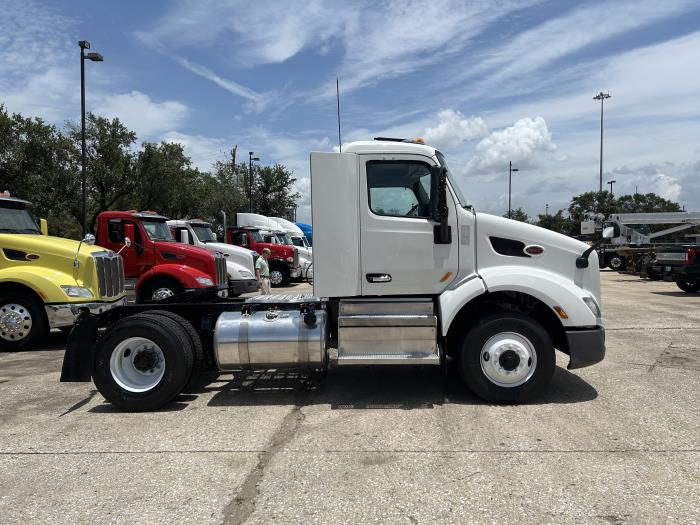 2022 Peterbilt 579-6