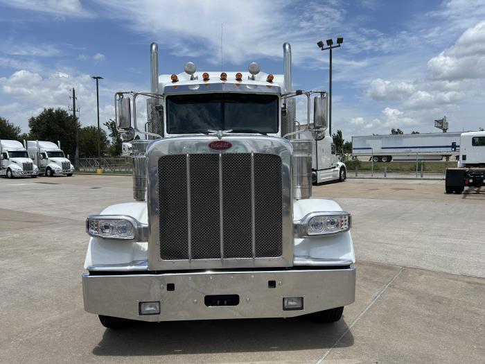 2020 Peterbilt 389-8