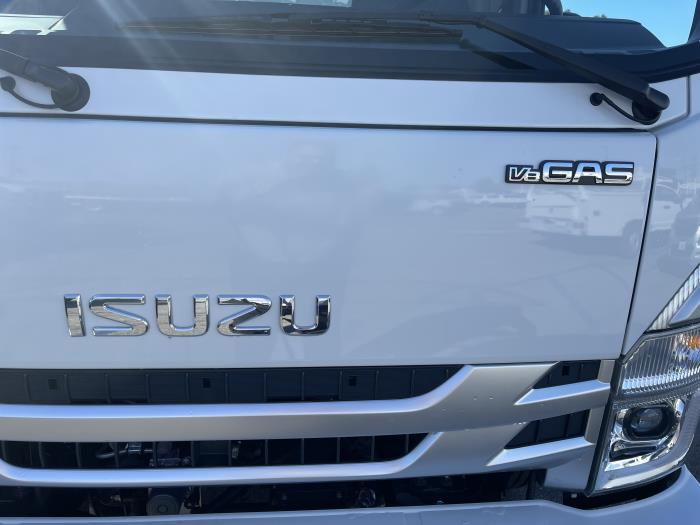 2025 Isuzu NRR-9