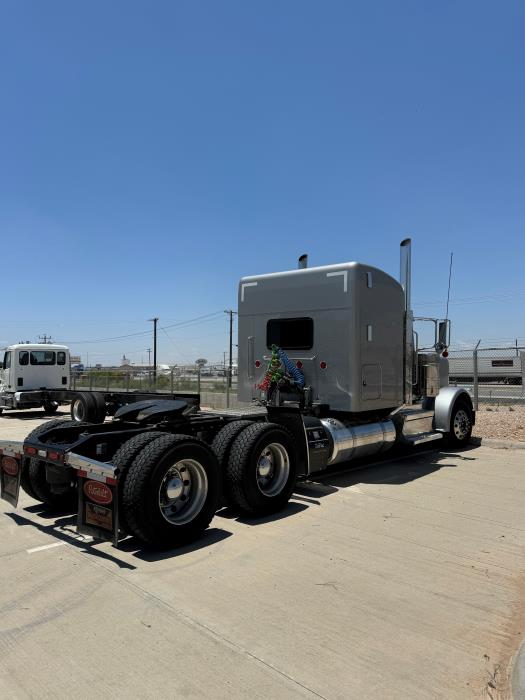 2022 Peterbilt 389-5