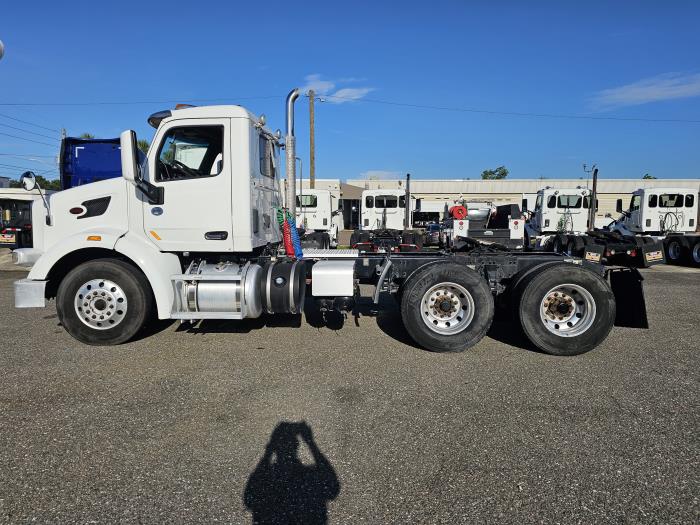 2017 Peterbilt 567-8