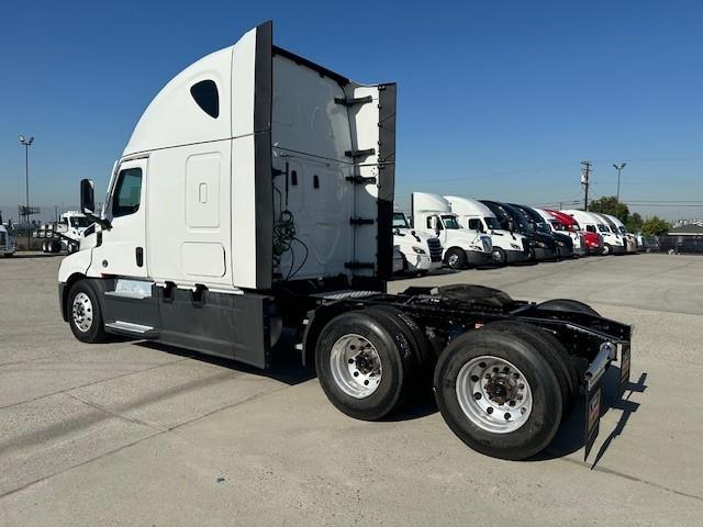 2021 Freightliner Cascadia-11