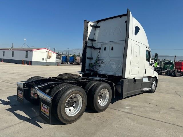 2021 Freightliner Cascadia-14