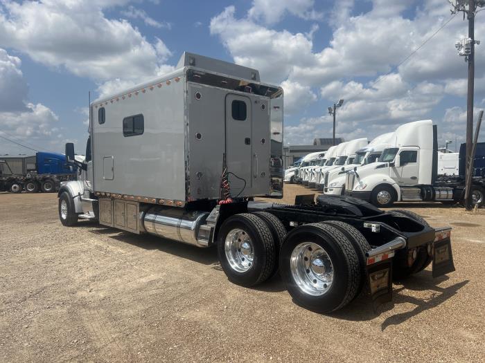 2020 Peterbilt 567-3