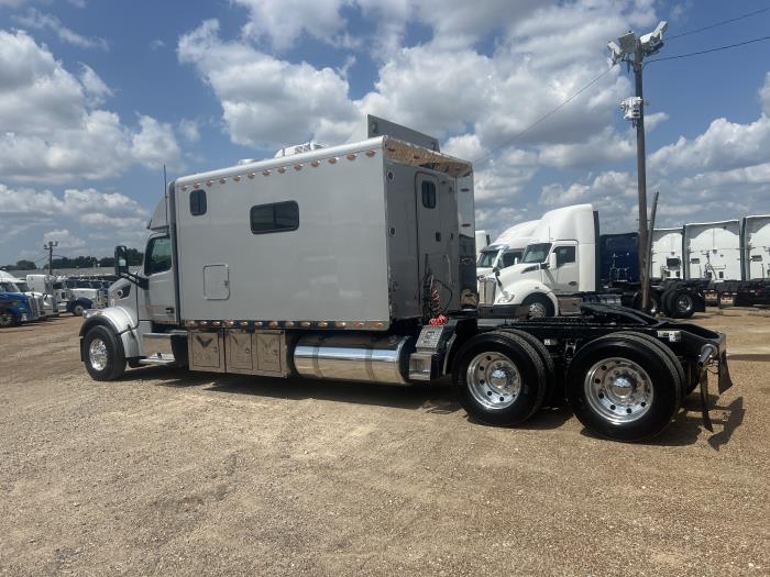 2020 Peterbilt 567-58