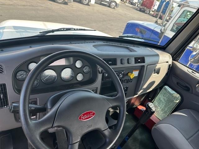 2016 Peterbilt 348-7