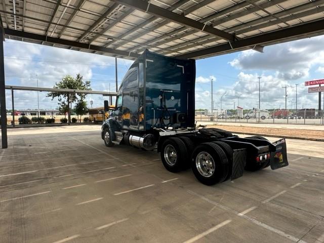 2022 Kenworth T680-4