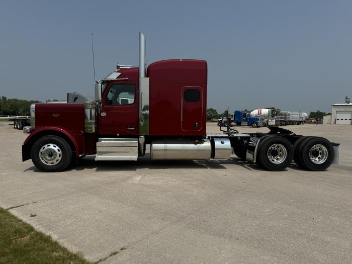 2024 Peterbilt 589-3