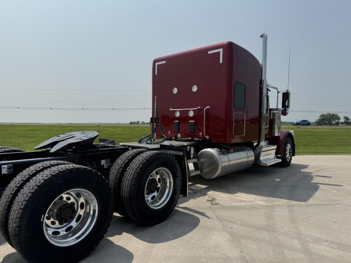 2024 Peterbilt 589-8