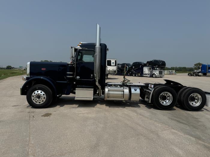 2024 Peterbilt 389-2