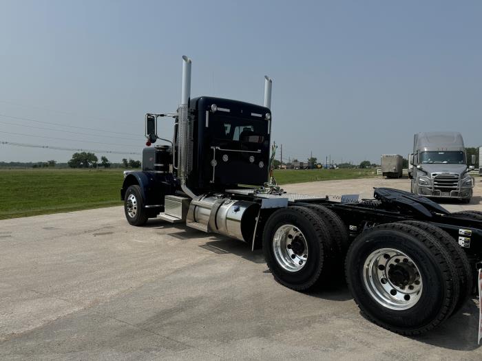 2024 Peterbilt 389-3