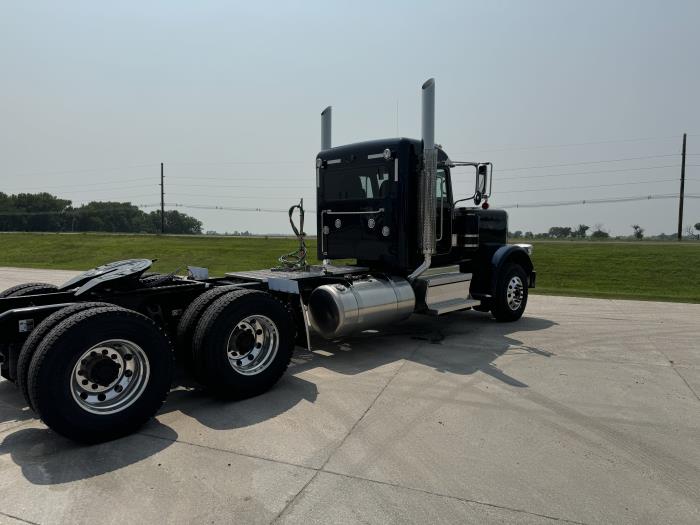 2024 Peterbilt 389-7